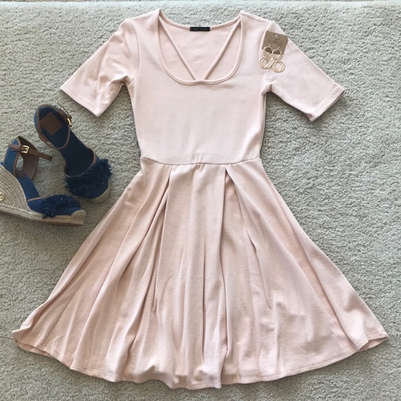 ❤️1 MED, 1 LG❤️HOST PICK Blush Skater Dress - Picture 5 of 8